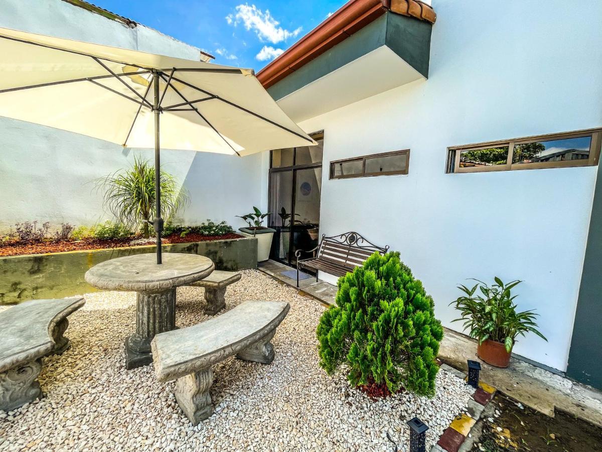 Zeus Guesthouse -Free Sjo Airport Shuttle La Garita Kültér fotó